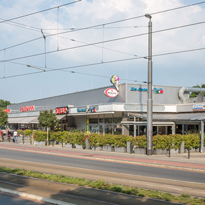Frontansicht Einkaufszentrum Walliser Straße