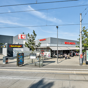 Frontansicht Einkaufszentrum Walliser Straße